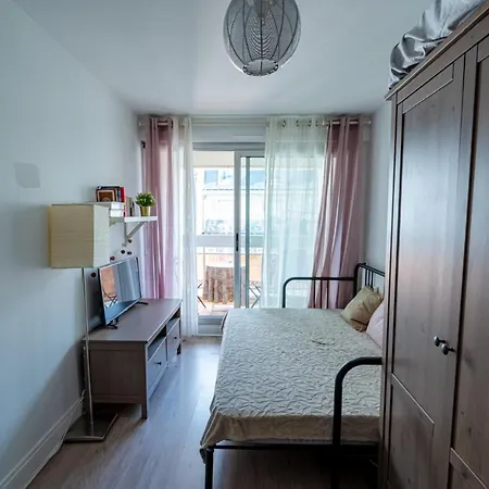 Charming Studio With Balcony In Nation Paris